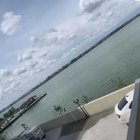 Sunset Casino Lake View Apartmán *